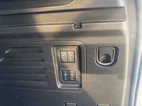 Used 2025 Buick Enclave Avenir AWD/4WD image 7