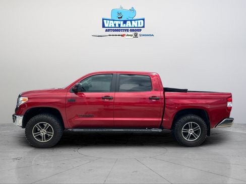 Used 2017 Toyota Tundra SR5 w/ SR5 Upgrade Package AWD/4WD image 2