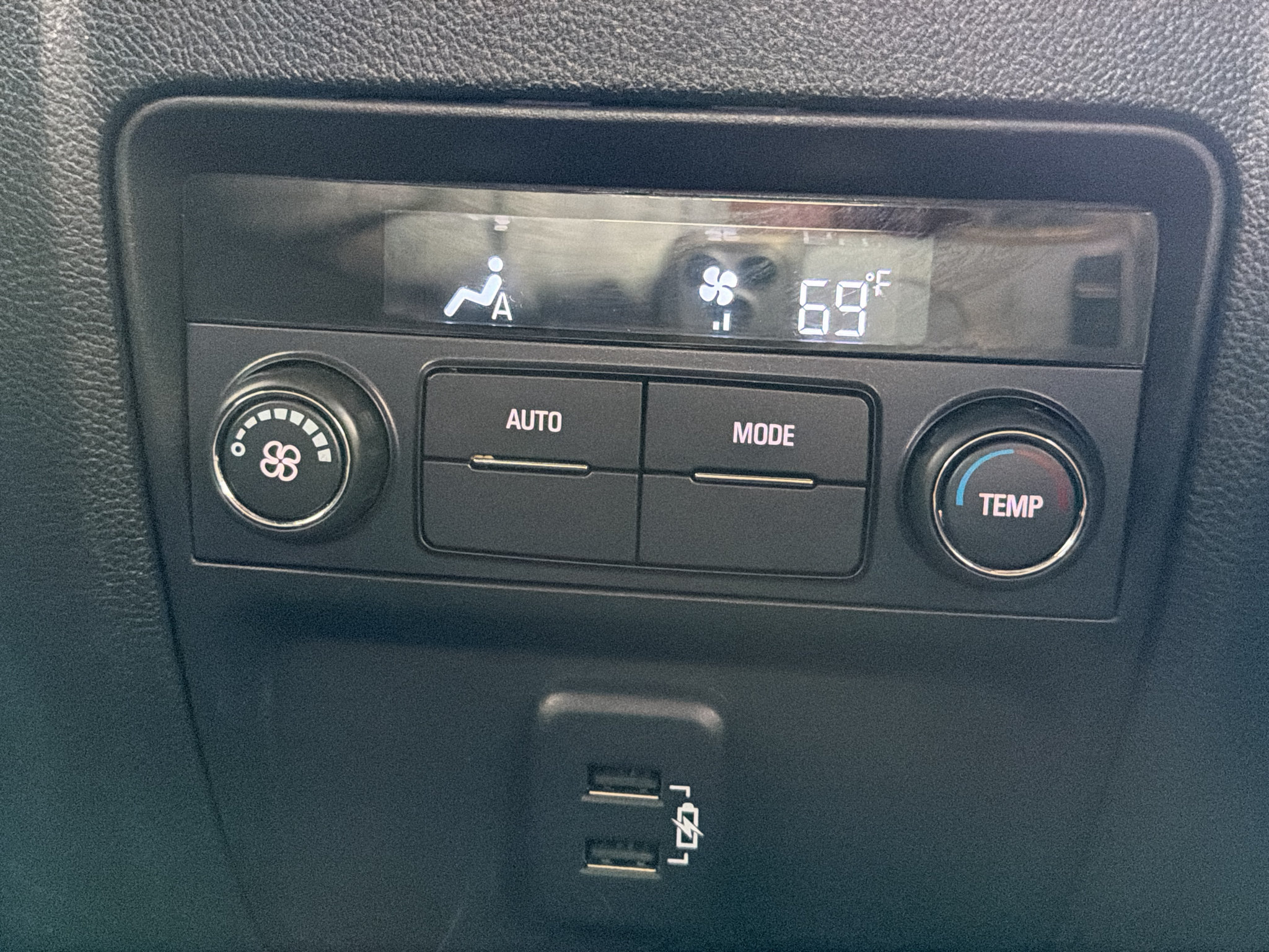 Used 2024 Buick Enclave Essence w/ Sport Touring Edition AWD/4WD image 33