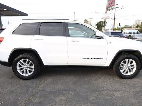 Used 2017 Jeep Grand Cherokee Laredo w/ Quick Order Package 23E AWD/4WD image 8
