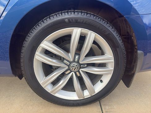 Used 2016 Volkswagen Passat 1.8T SEL Premium image 19