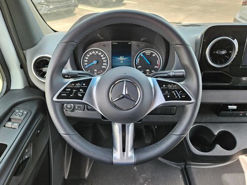 New 2024 Mercedes-Benz eSprinter 170 Cargo image 12