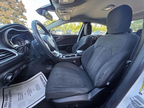 Used 2015 Chrysler 200 Limited w/ Convenience Group image 15