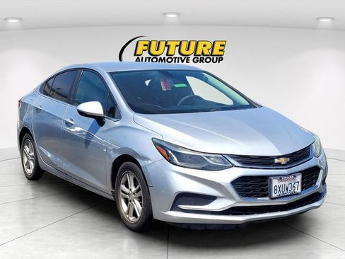 Used 2017 Chevrolet Cruze LT FWD image 1