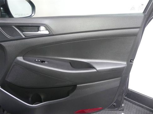 Used 2019 Hyundai Tucson SE w/ Cargo Package FWD image 18