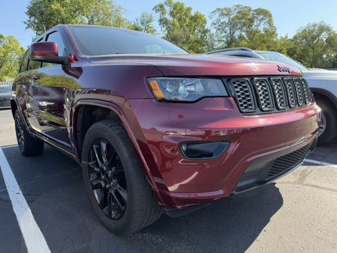 Used 2017 Jeep Grand Cherokee Altitude AWD/4WD image 1