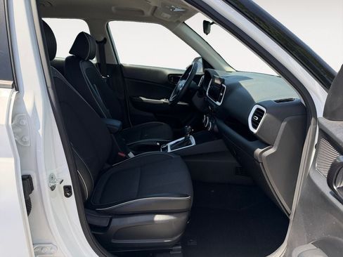 Used 2023 Hyundai Venue Limited FWD image 24