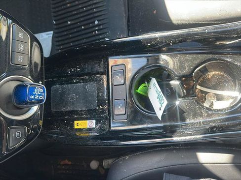 Certified 2022 Toyota Prius Prime XLE FWD image 17