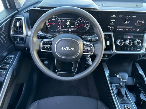 Used 2023 Kia Sorento LX image 15