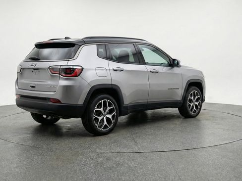 Used 2025 Jeep Compass Limited AWD/4WD image 9