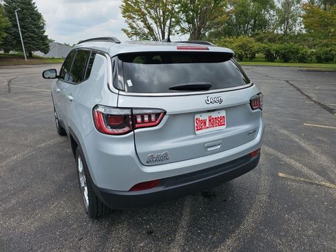 Used 2024 Jeep Compass Latitude AWD/4WD image 3