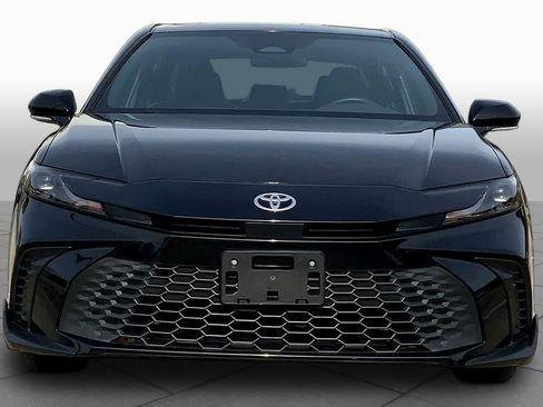 Used 2025 Toyota Camry SE image 4