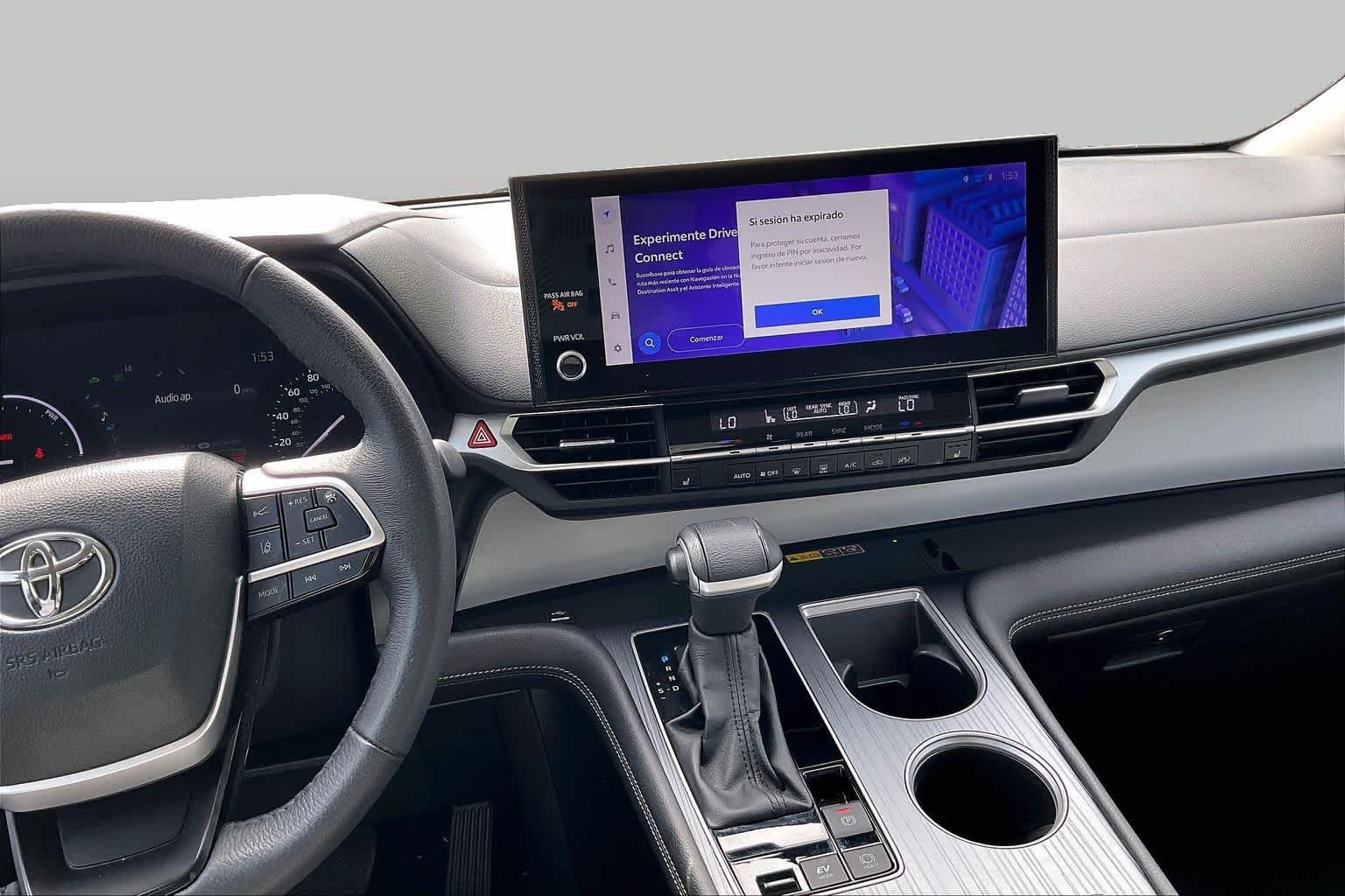 Used 2025 Toyota Sienna XLE FWD image 6