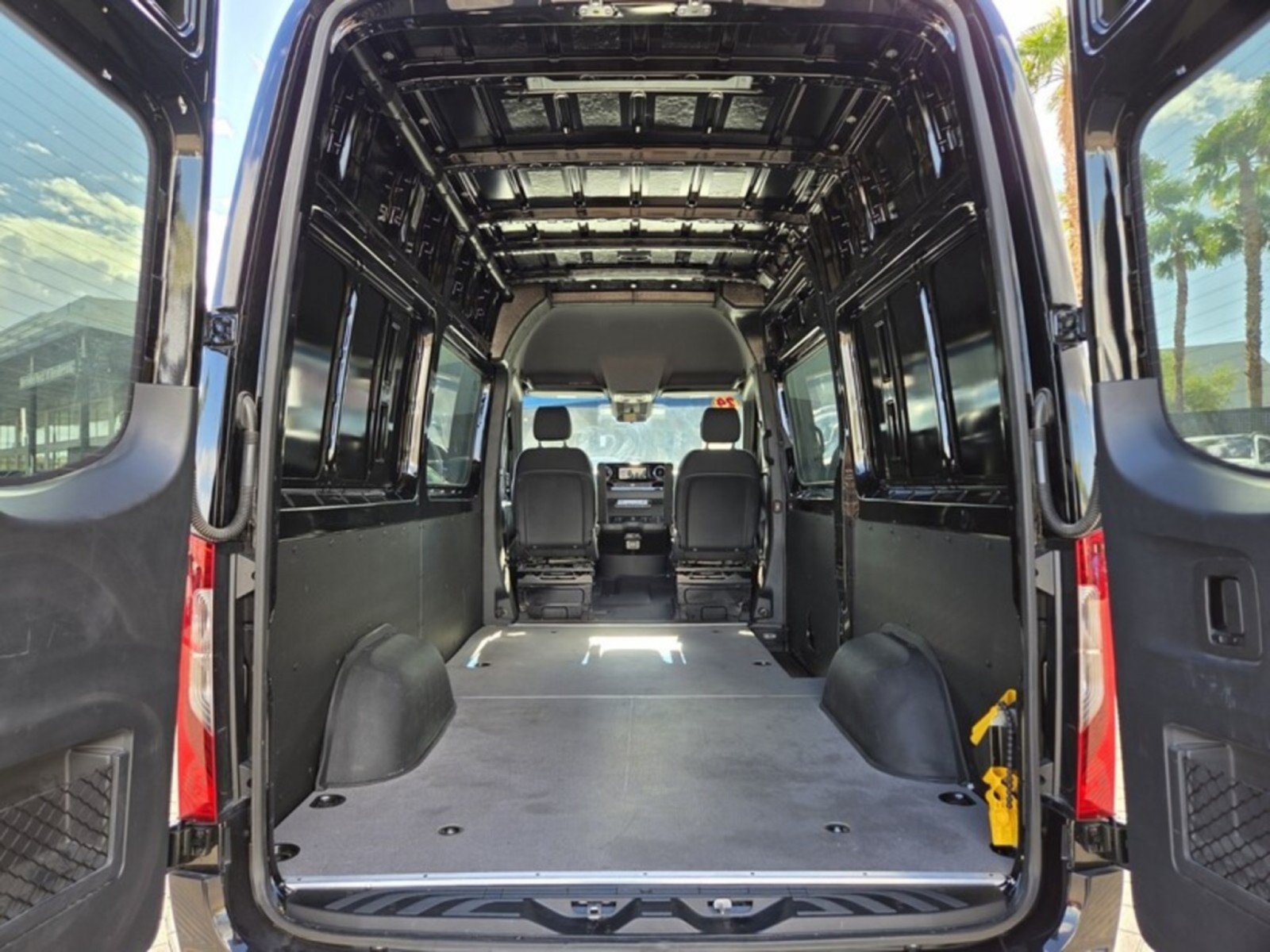 Used 2024 Mercedes-Benz Sprinter 2500 image 13