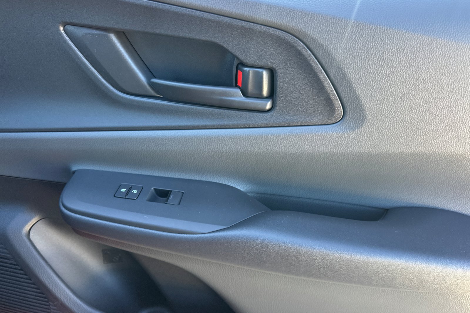 New 2027 Toyota Prius LE FWD image 27