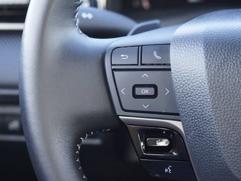 Used 2026 Toyota Camry Hybrid w/ Multimedia Upgrade Package FWD image 21