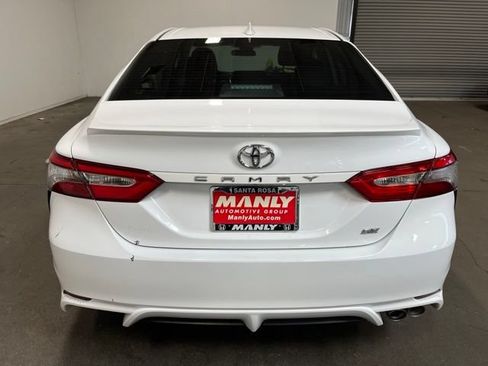 Used 2019 Toyota Camry SE FWD image 4