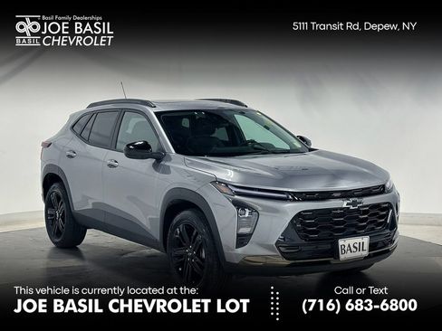 Used 2025 Chevrolet Trax ACTIV w/ Sunroof Package FWD image 1