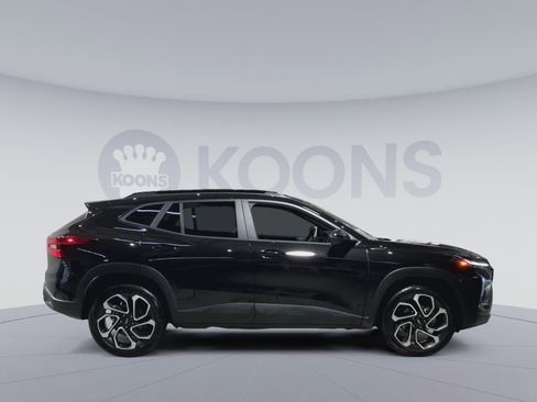 Used 2025 Chevrolet Trax RS w/ Sunroof Package image 2