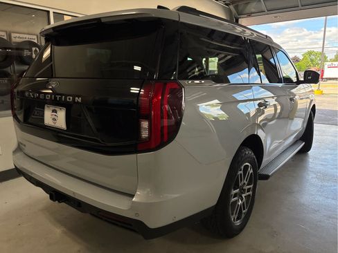 Used 2025 Ford Expedition Active AWD/4WD image 7
