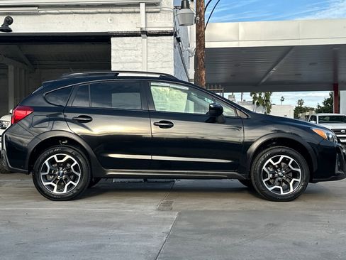 Used 2016 Subaru Crosstrek 2.0i Premium image 3