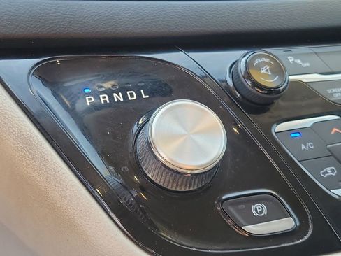 Used 2017 Chrysler Pacifica Touring-L Plus FWD image 31