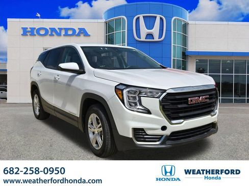 Used 2024 GMC Terrain SLE image 1