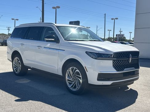 New 2026 Lincoln Navigator Reserve image 4