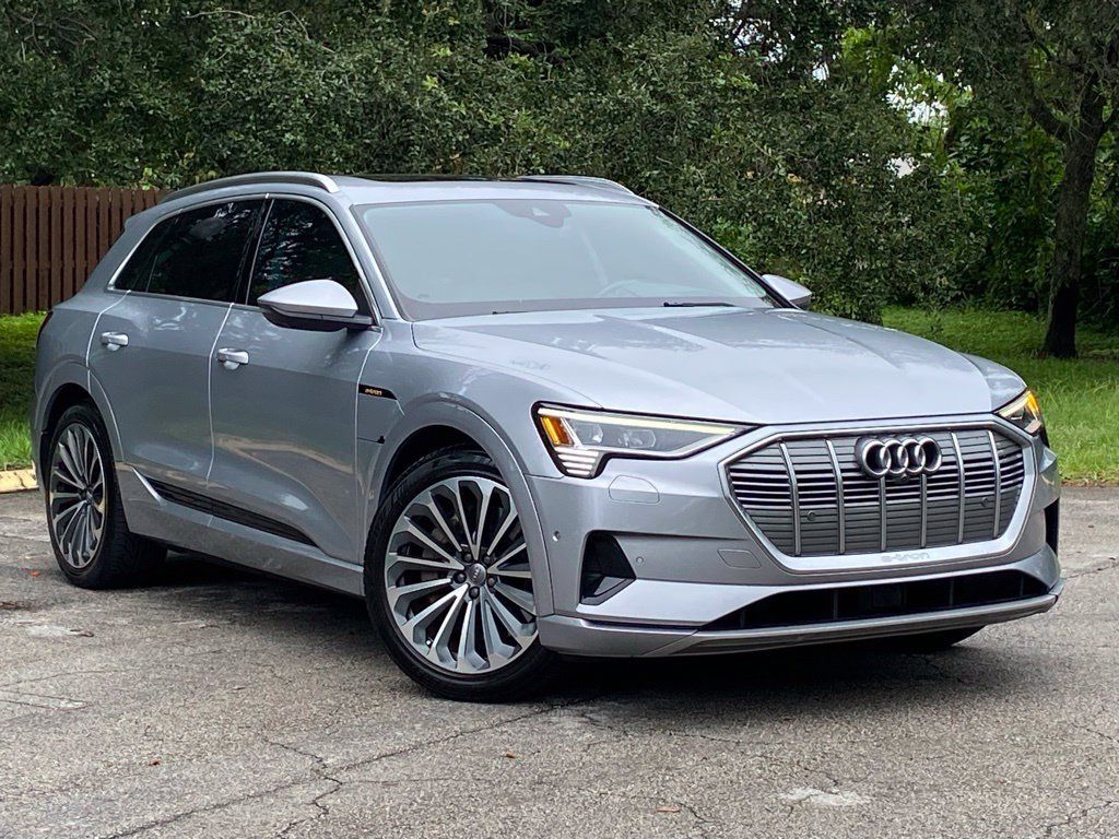 Used 2019 Audi e-tron Prestige w/ Prestige Package AWD/4WD image 3