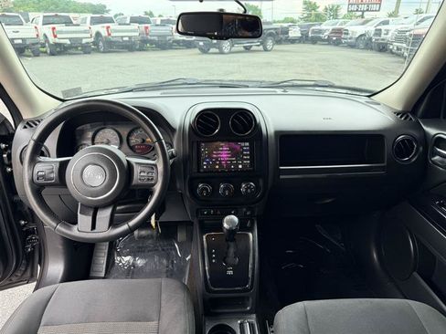 Used 2016 Jeep Patriot Latitude FWD image 18