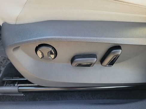 Certified 2022 Volkswagen Tiguan SE R-Line FWD image 17