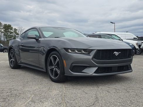 Used 2025 Ford Mustang Coupe image 7