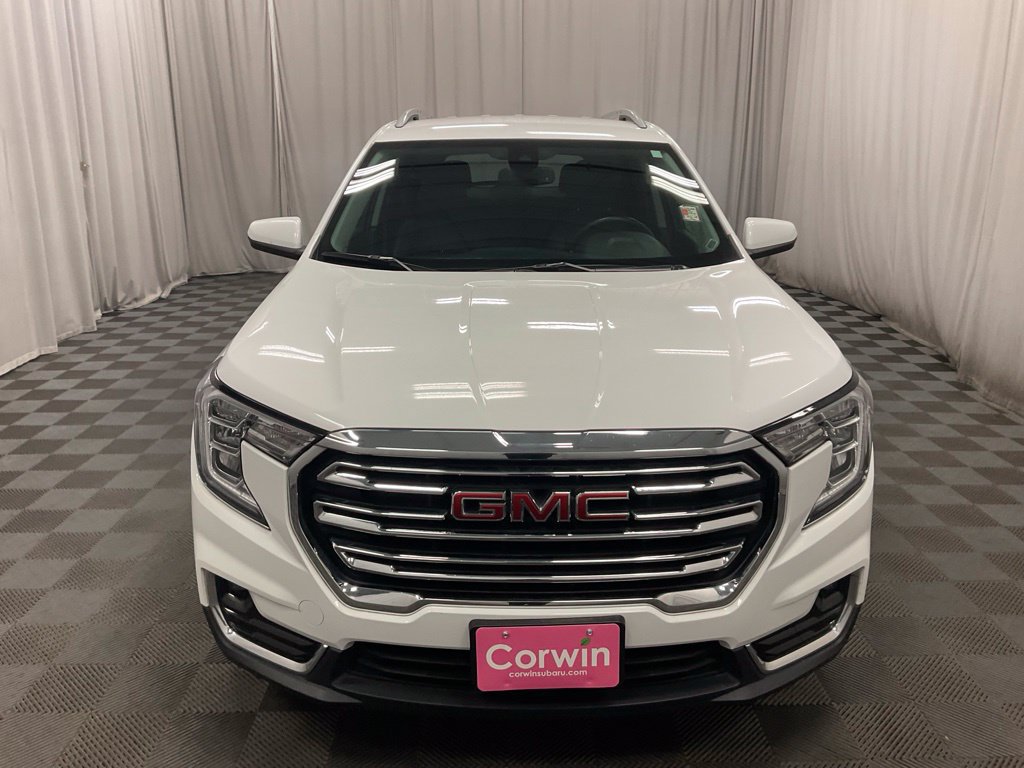 Used 2024 GMC Terrain SLT AWD/4WD image 2