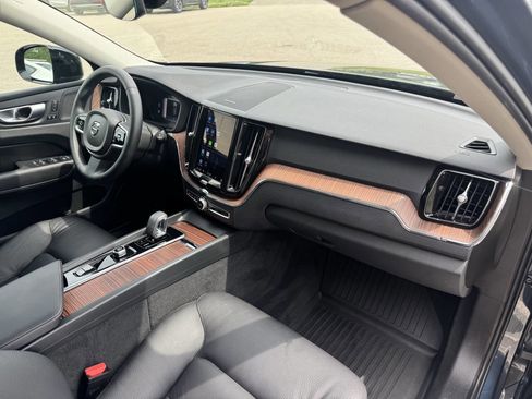 Used 2024 Volvo XC60 B5 Plus image 19