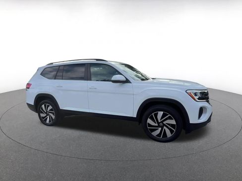 Used 2025 Volkswagen Atlas SE image 2