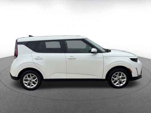 Used 2025 Kia Soul LX w/ LX Technology Package image 16