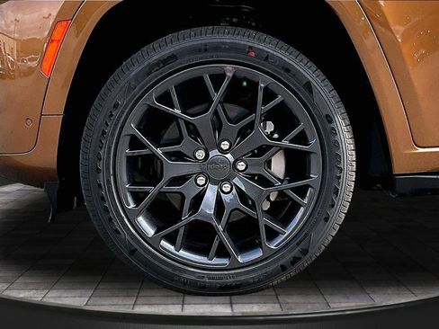New 2026 Jeep Grand Cherokee L Summit w/ Obsidian Package AWD/4WD image 11