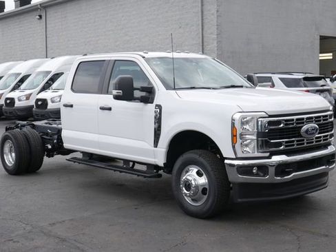 New 2026 Ford F350 XL w/ XL Chrome Package AWD/4WD image 4