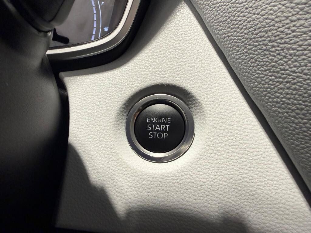 Used 2025 Toyota Corolla XSE FWD image 33