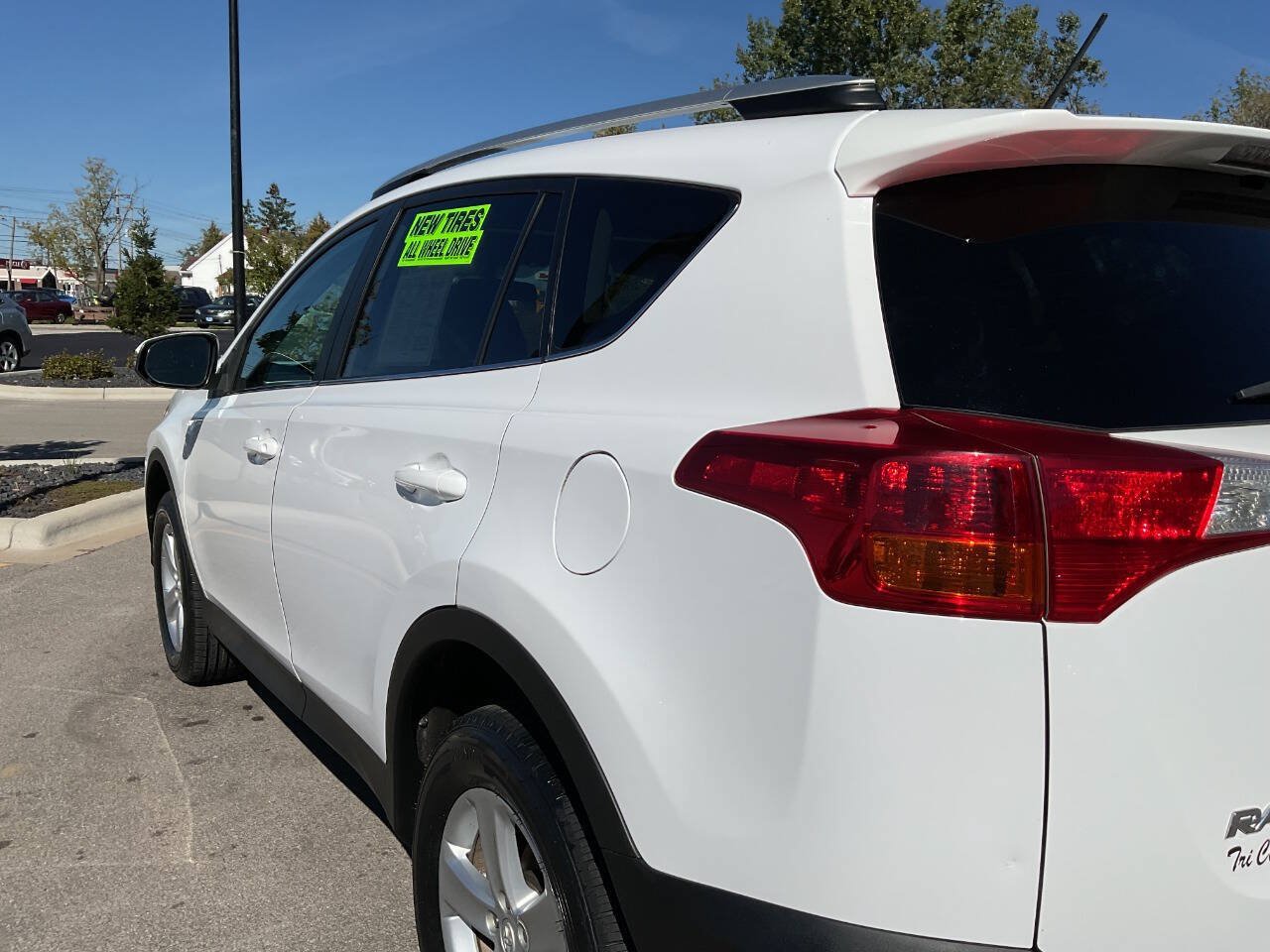 Used 2013 Toyota RAV4 XLE AWD/4WD image 5