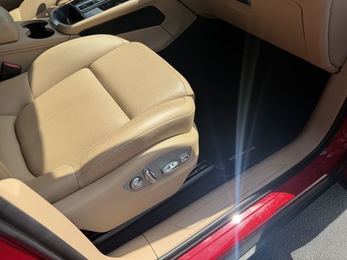 Certified 2024 Porsche Macan AWD/4WD image 21