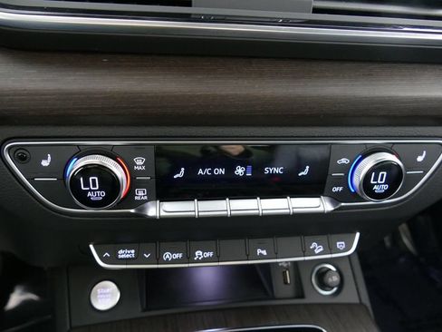 Used 2023 Audi Q5 2.0T Premium w/ Convenience Package AWD/4WD image 19