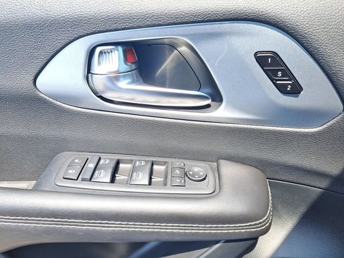 Certified 2026 Chrysler Pacifica Limited FWD image 27