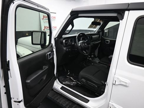 Used 2022 Jeep Gladiator Sport image 18