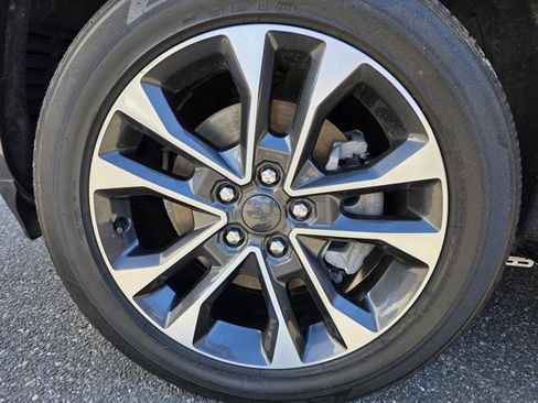 Used 2022 Jeep Grand Cherokee Overland image 3