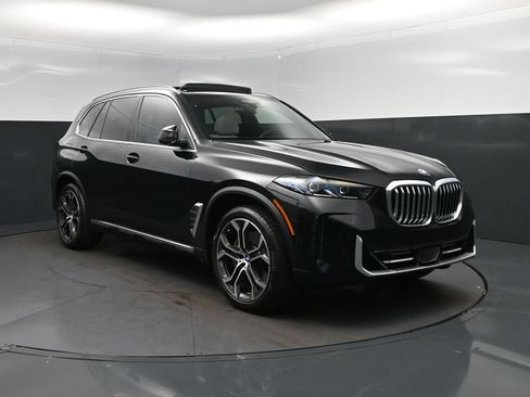 Used 2024 BMW X5 xDrive50e w/ Premium Package AWD/4WD image 9