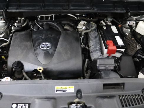 Used 2021 Toyota Highlander XLE AWD/4WD image 26