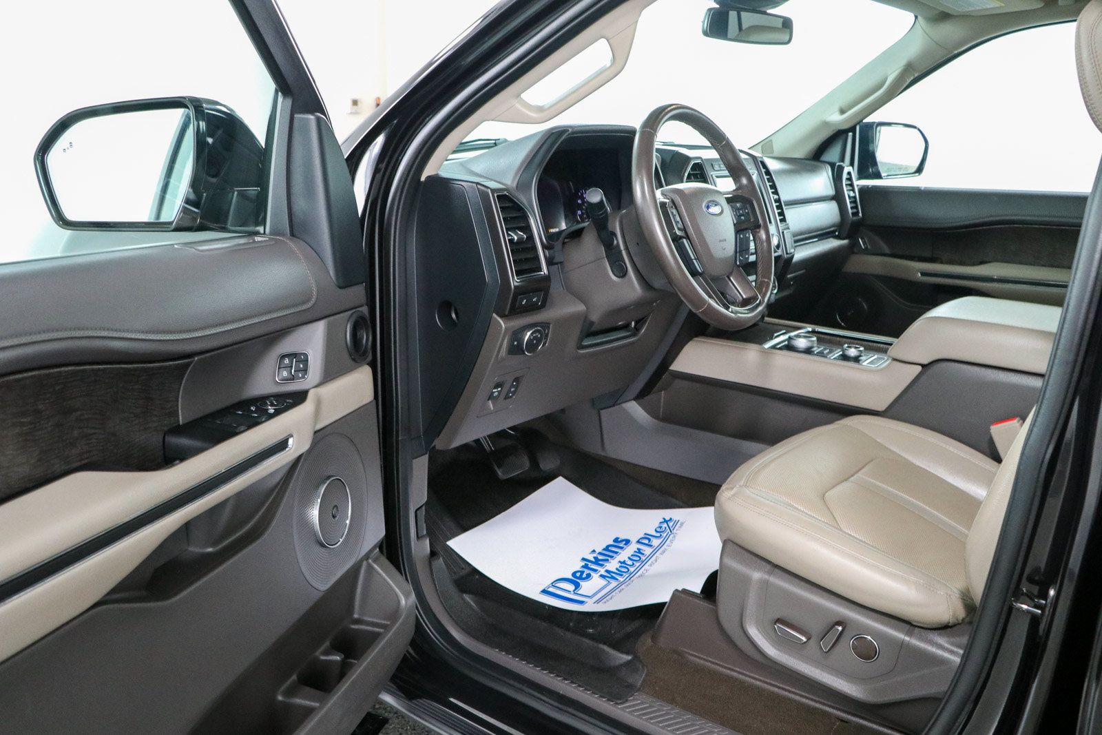 Used 2021 Ford Expedition Limited AWD/4WD image 3