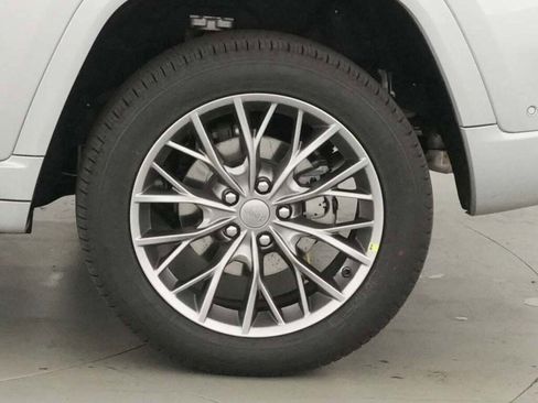 New 2025 Jeep Grand Cherokee Summit image 40