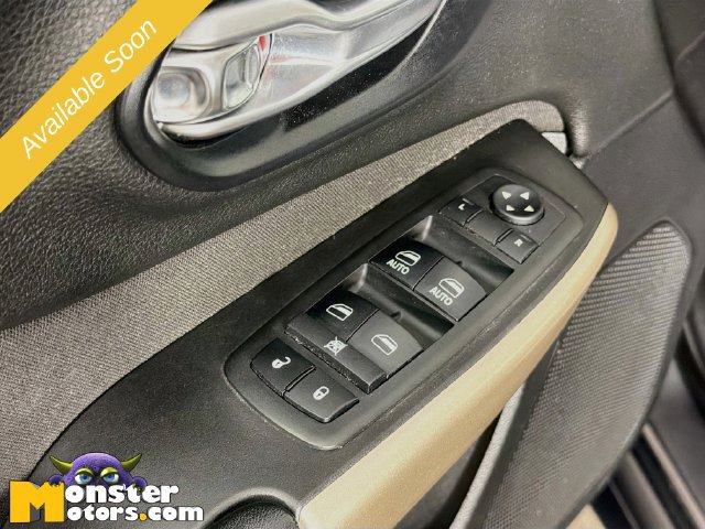 Used 2018 Jeep Cherokee Latitude w/ Cold Weather Group AWD/4WD image 17